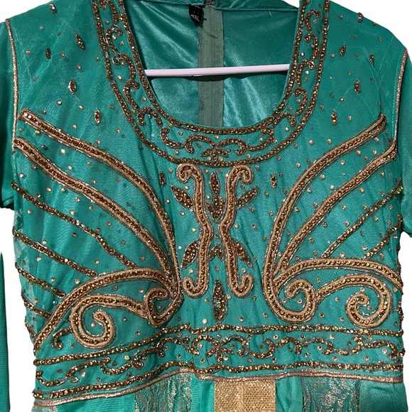 Nepali Indian Dress Arnarkali Kurta embellished - Picture 2 of 12